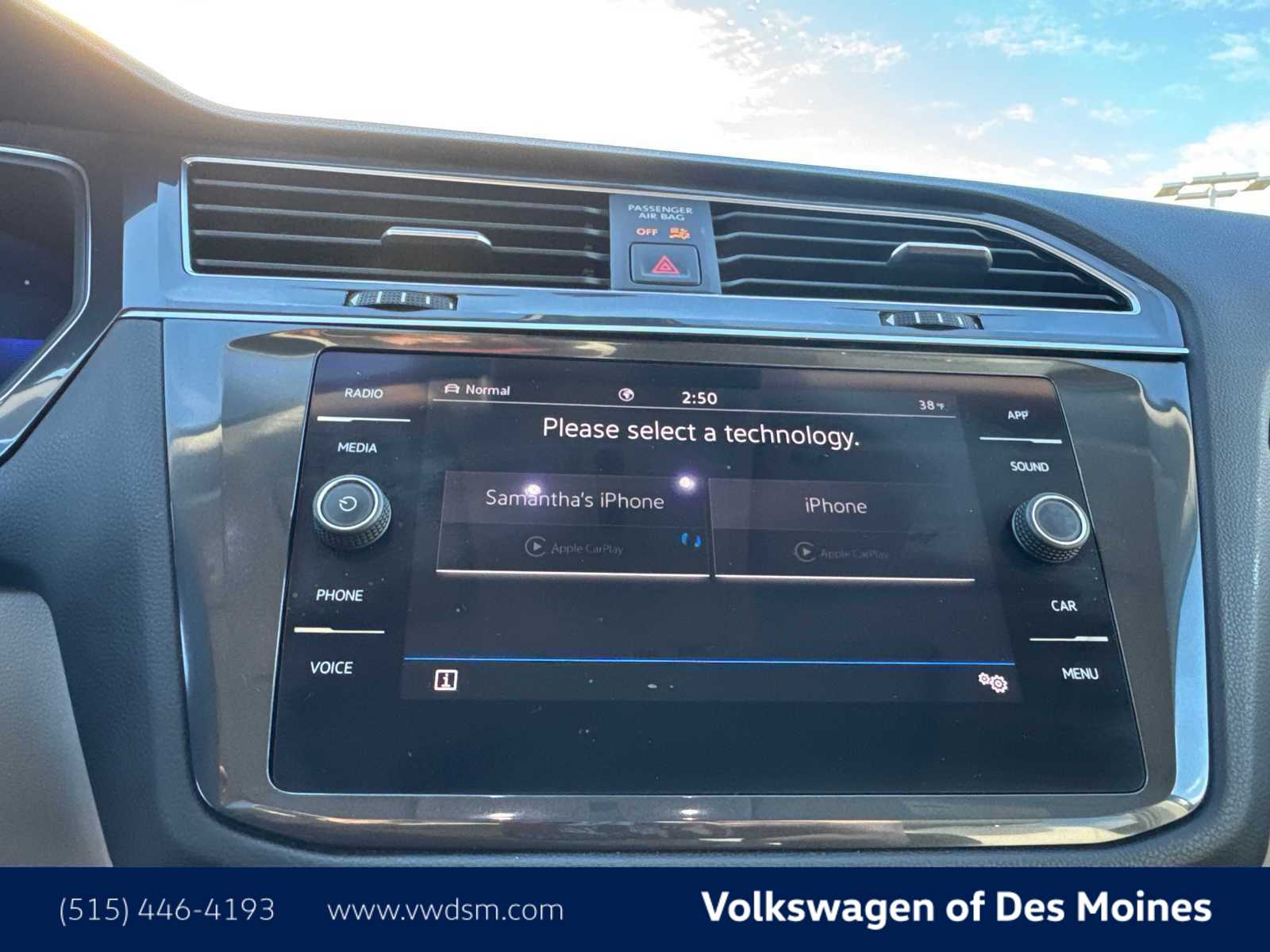 Thumbnail: 2022 Volkswagen Tiguan - 17