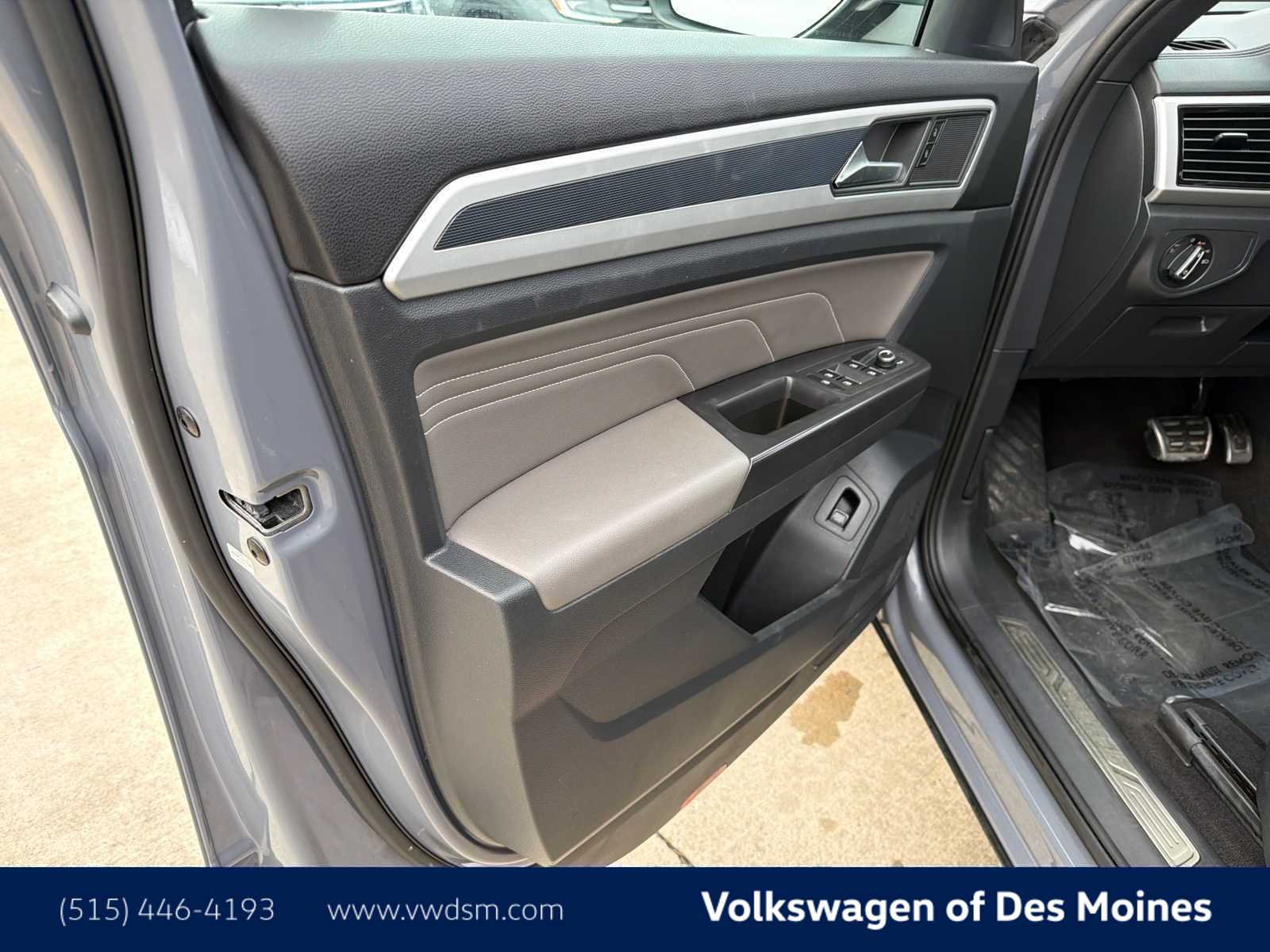 Thumbnail: 2022 Volkswagen Atlas - 21