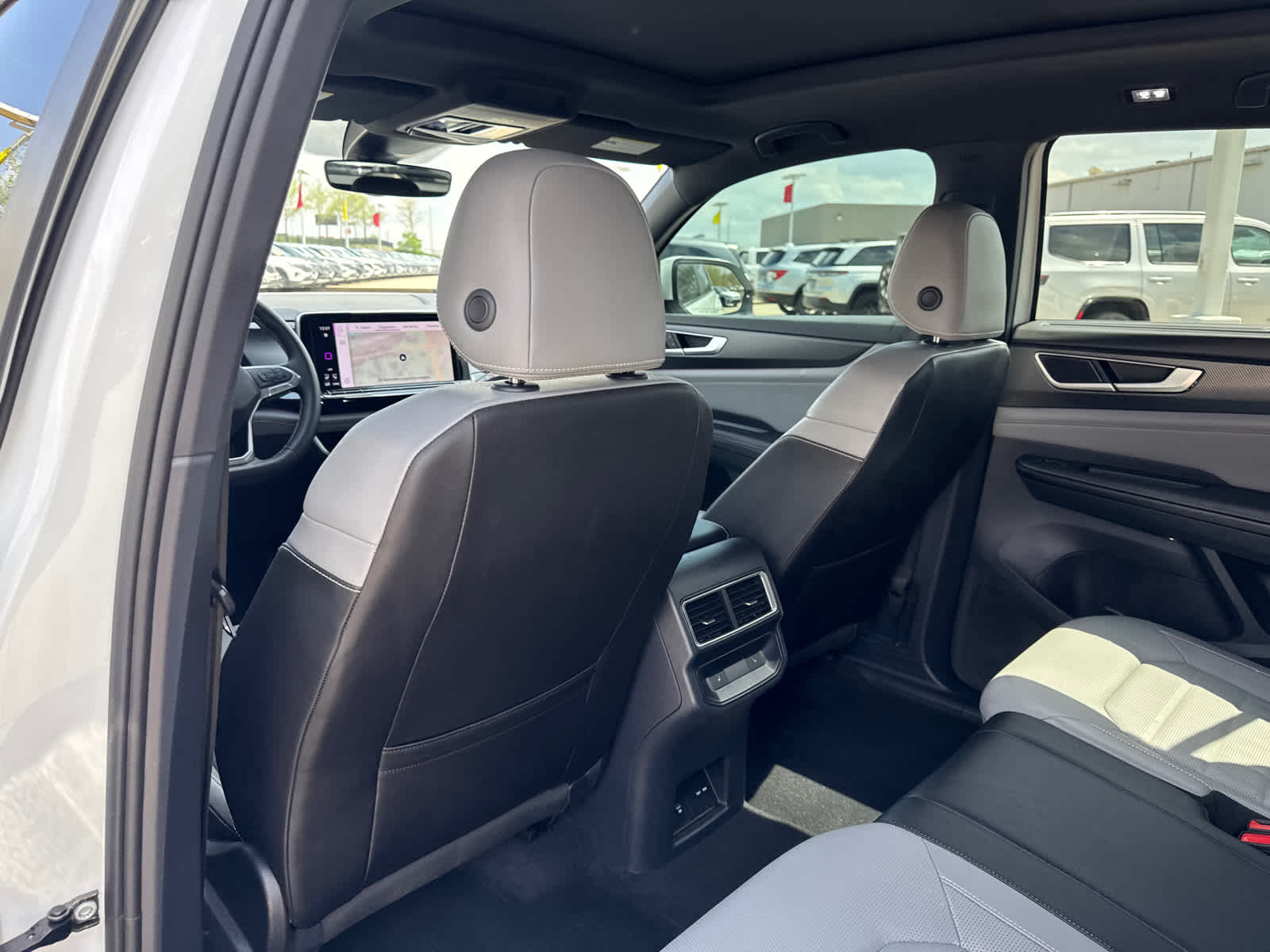 Thumbnail: 2025 Volkswagen Atlas - 13