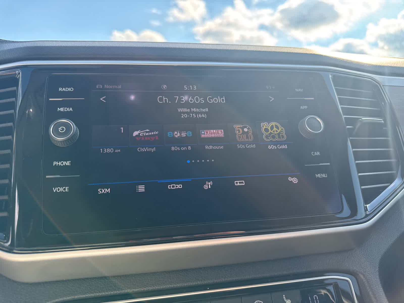 Thumbnail: 2021 Volkswagen Atlas - 18