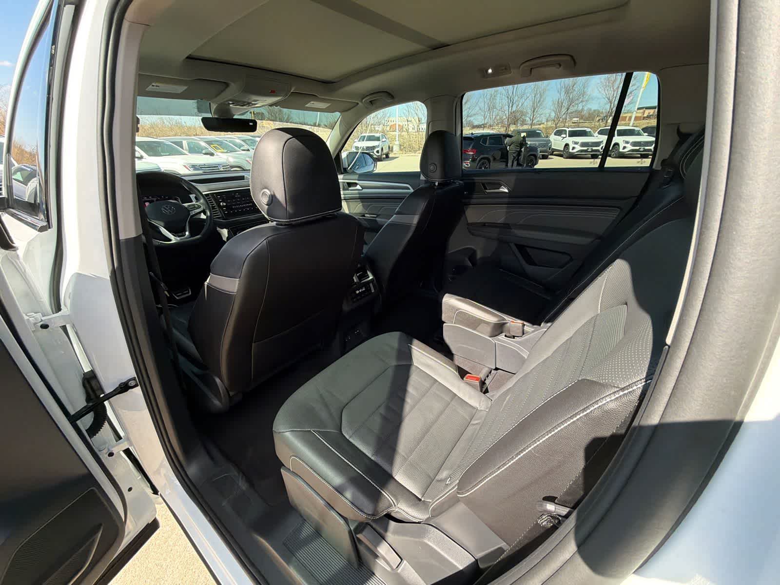 Thumbnail: 2023 Volkswagen Atlas - 13