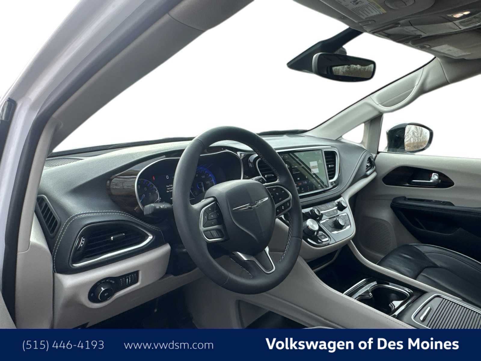 Thumbnail: 2024 Chrysler Pacifica - 2