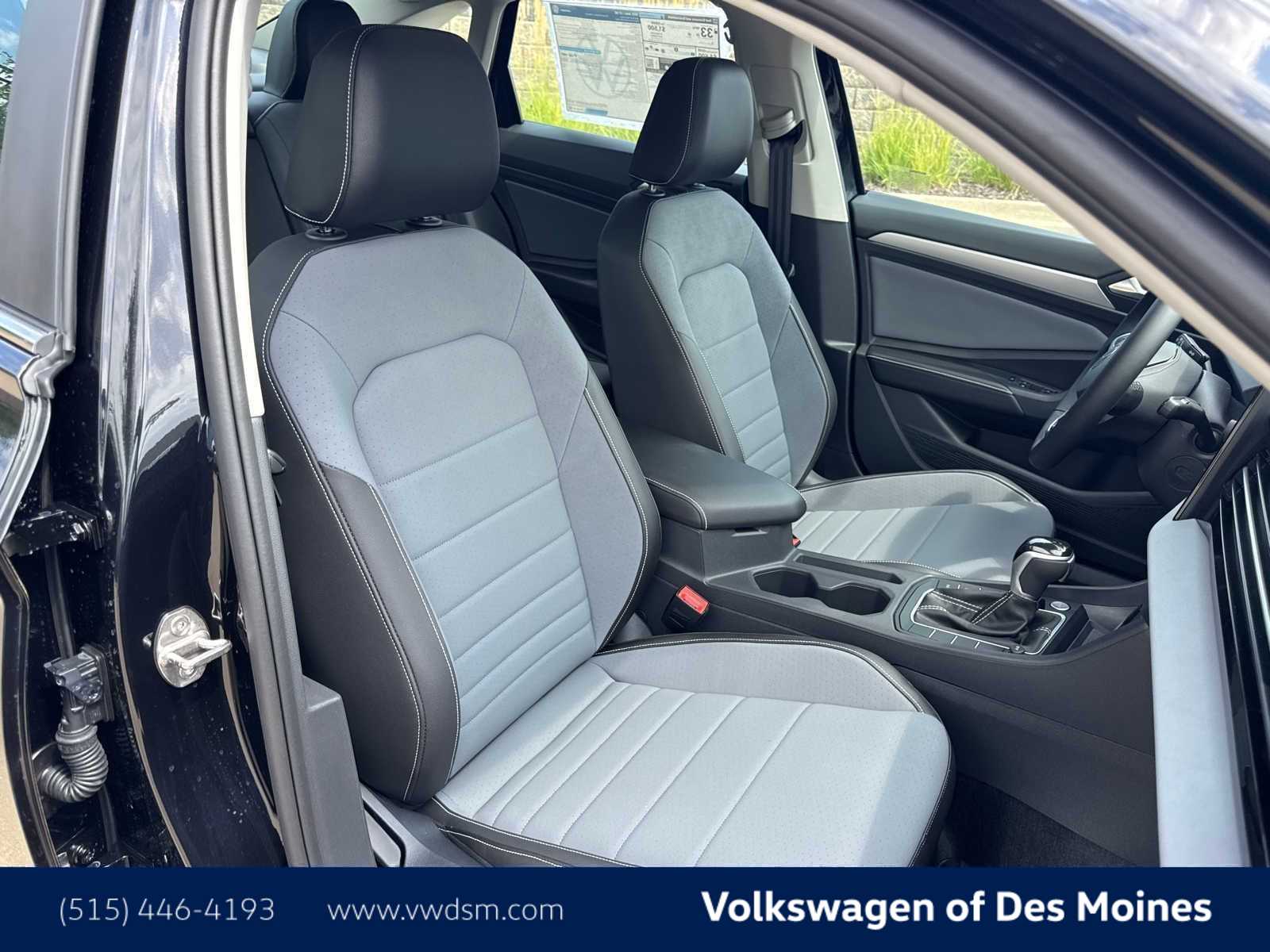 Thumbnail: 2025 Volkswagen Jetta - 14