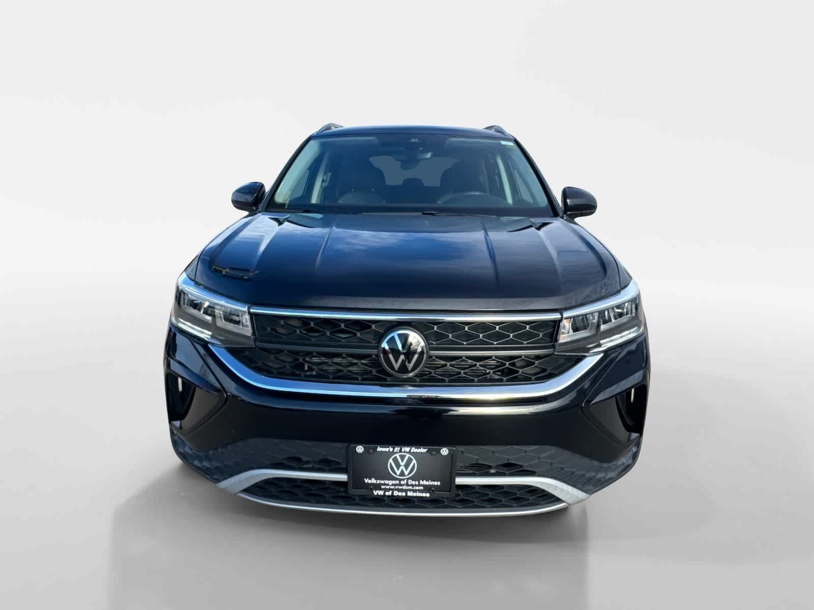 Thumbnail: 2023 Volkswagen Taos - 7