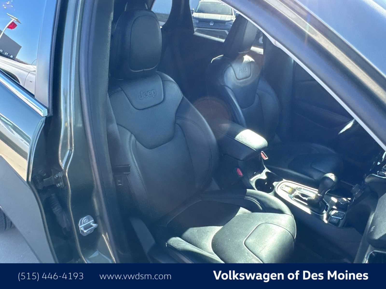 Thumbnail: 2019 Jeep Cherokee - 14