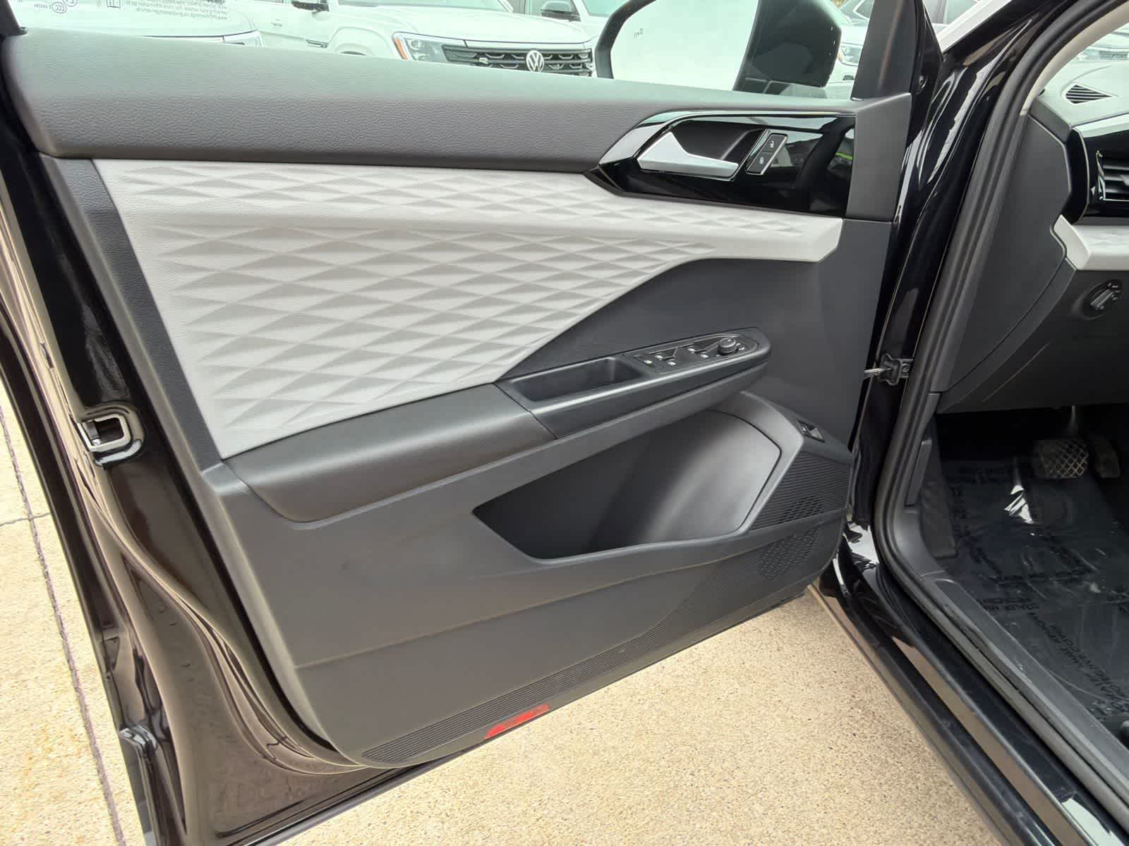 Thumbnail: 2023 Volkswagen Taos - 22