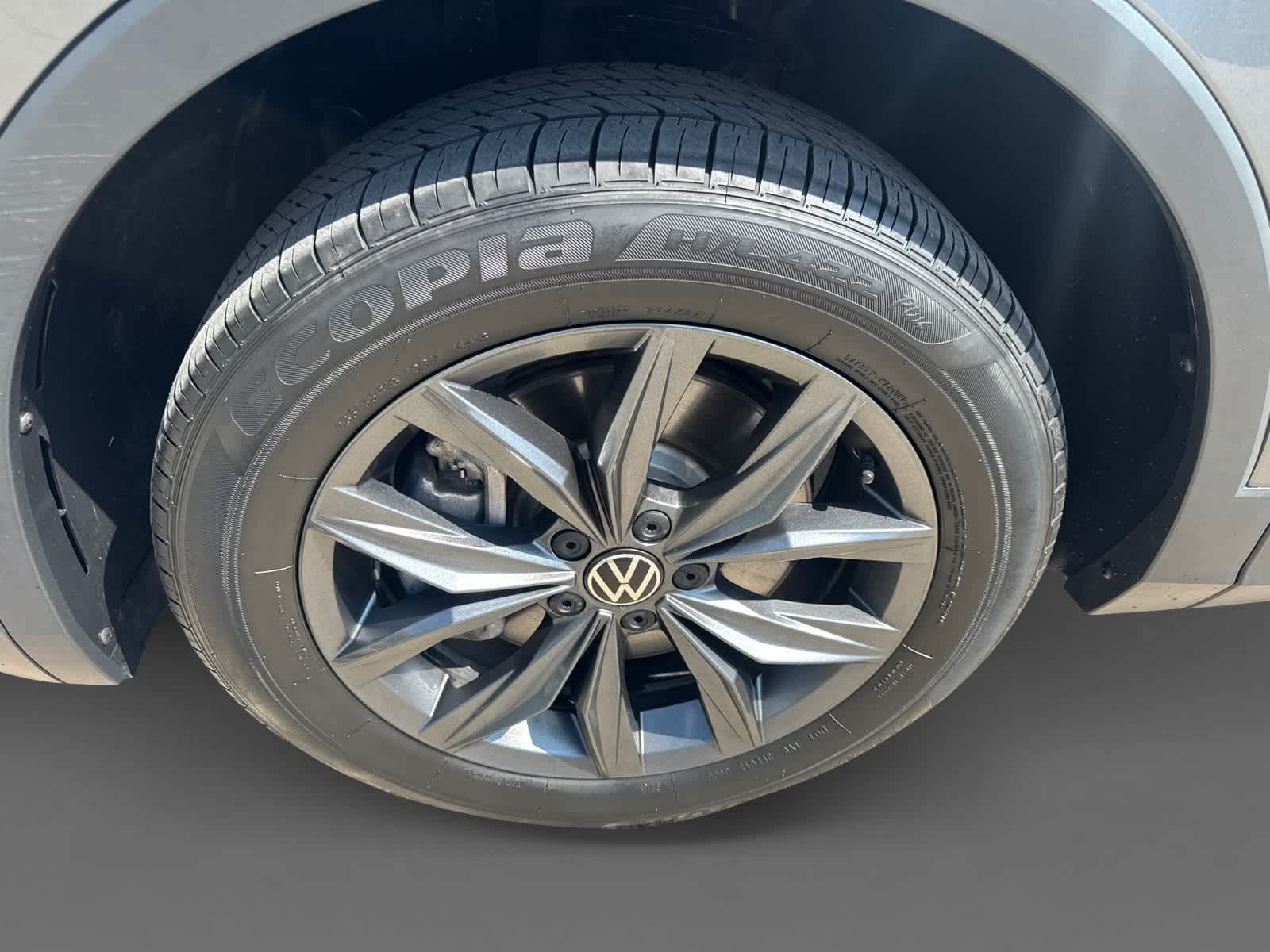 Thumbnail: 2023 Volkswagen Tiguan - 8