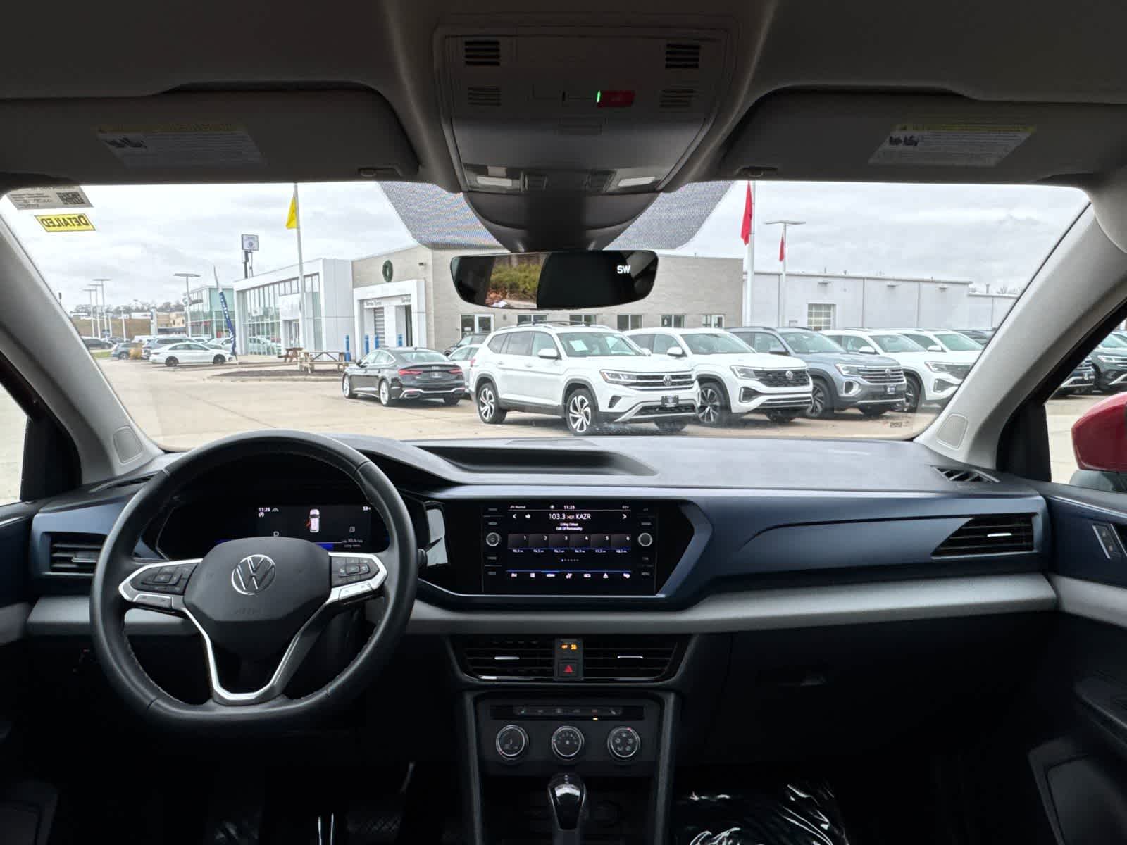 Thumbnail: 2022 Volkswagen Taos - 10