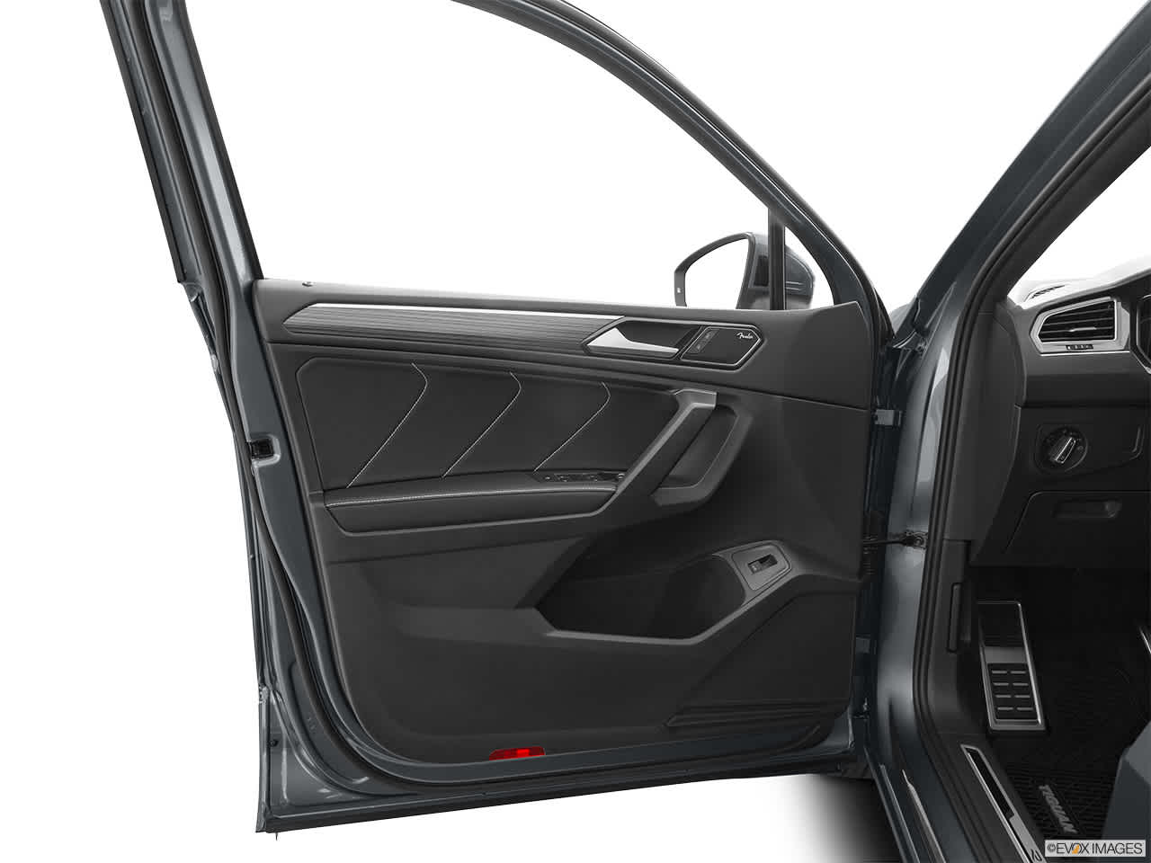 Thumbnail: 2022 Volkswagen Tiguan - 23