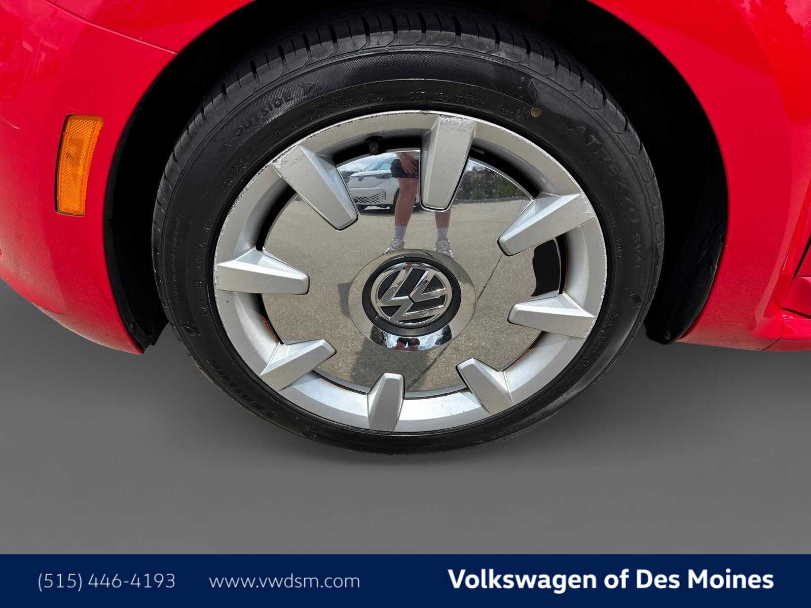 2013 Volkswagen Beetle S 8