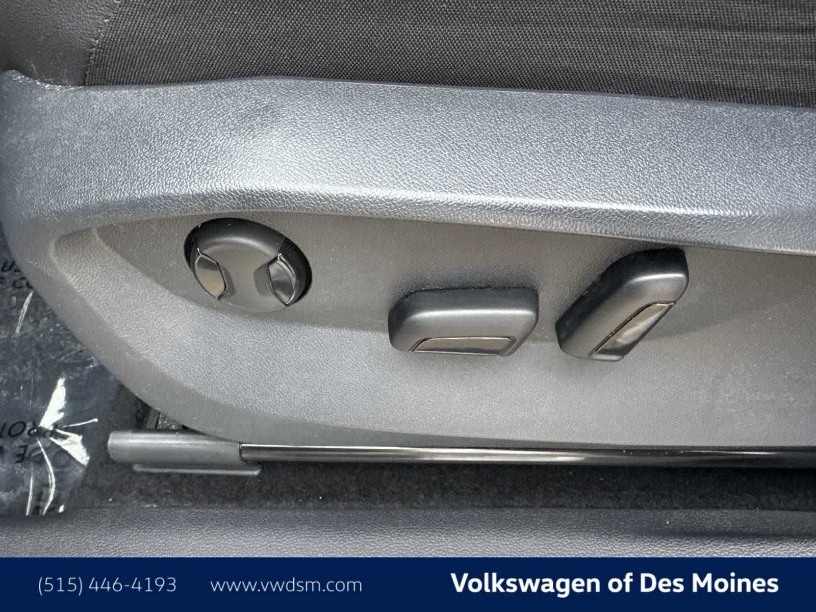 Thumbnail: 2022 Volkswagen Tiguan - 24