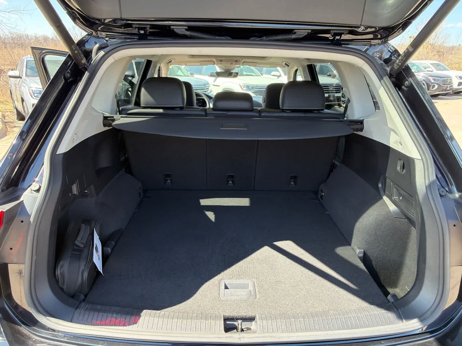 Thumbnail: 2022 Volkswagen Tiguan - 19