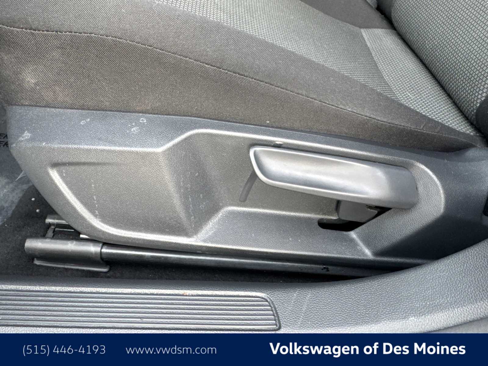 Thumbnail: 2021 Volkswagen Jetta - 24