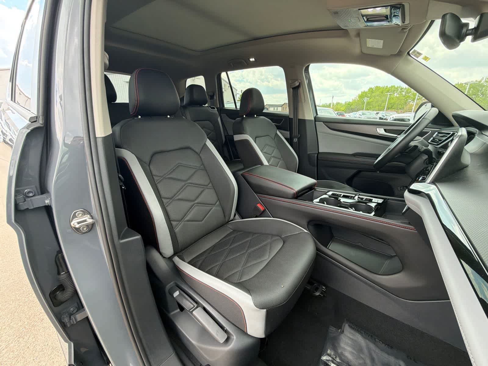 Thumbnail: 2025 Volkswagen Atlas - 14