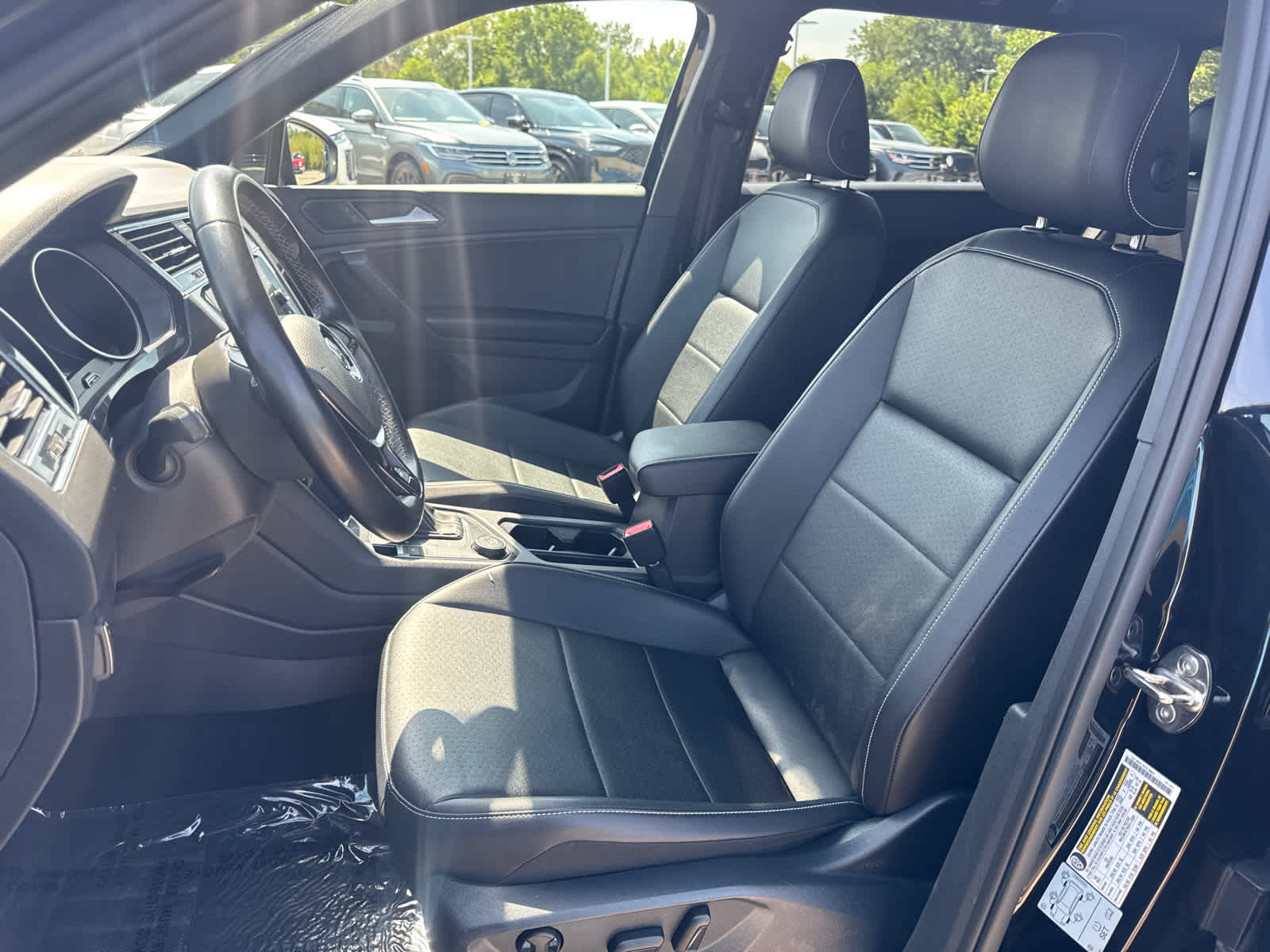 Thumbnail: 2021 Volkswagen Tiguan - 11