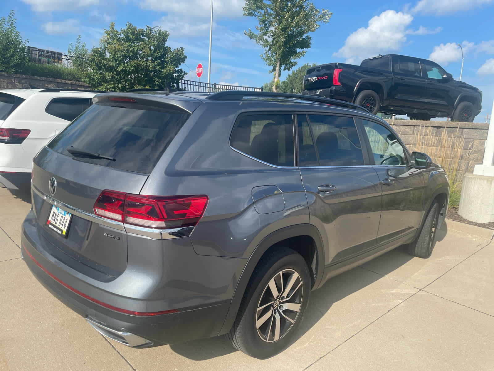 Thumbnail: 2023 Volkswagen Atlas - 3