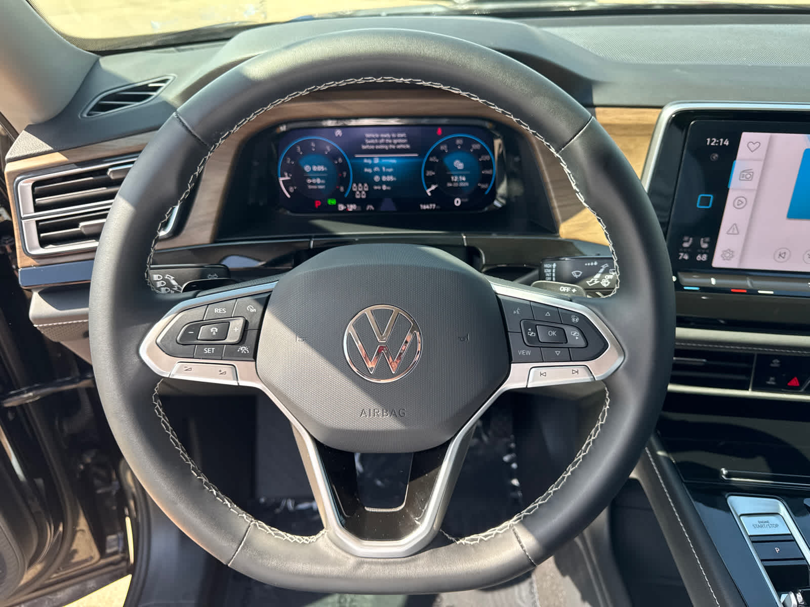 2025 Volkswagen Atlas SE 16