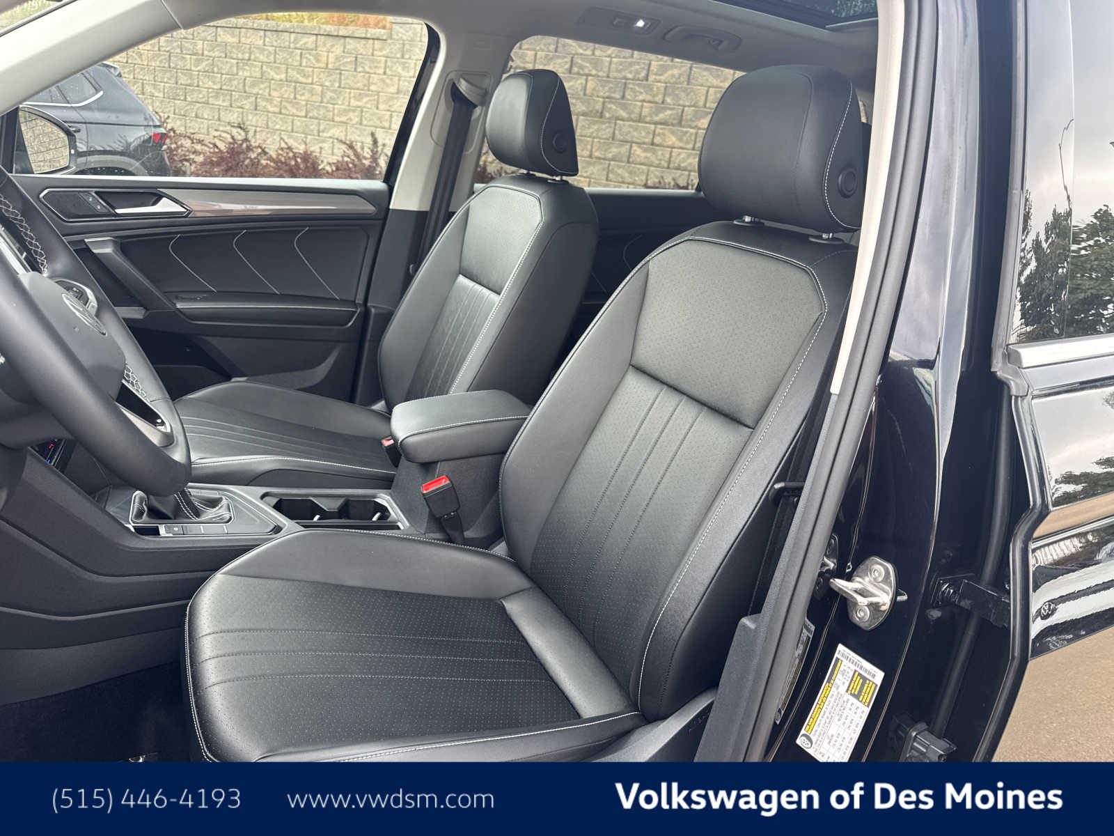 Thumbnail: 2023 Volkswagen Tiguan - 11