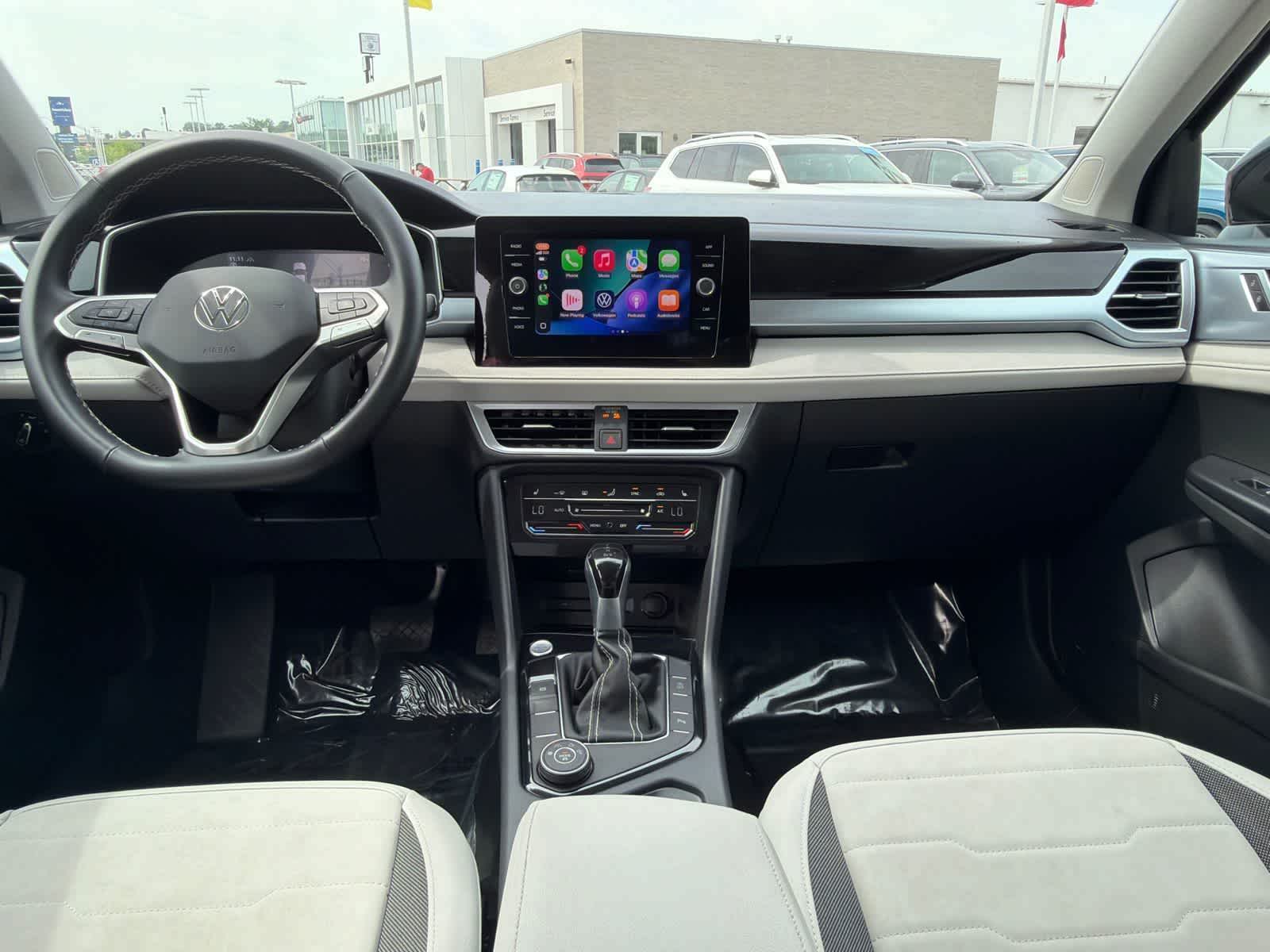 Thumbnail: 2025 Volkswagen Taos - 10