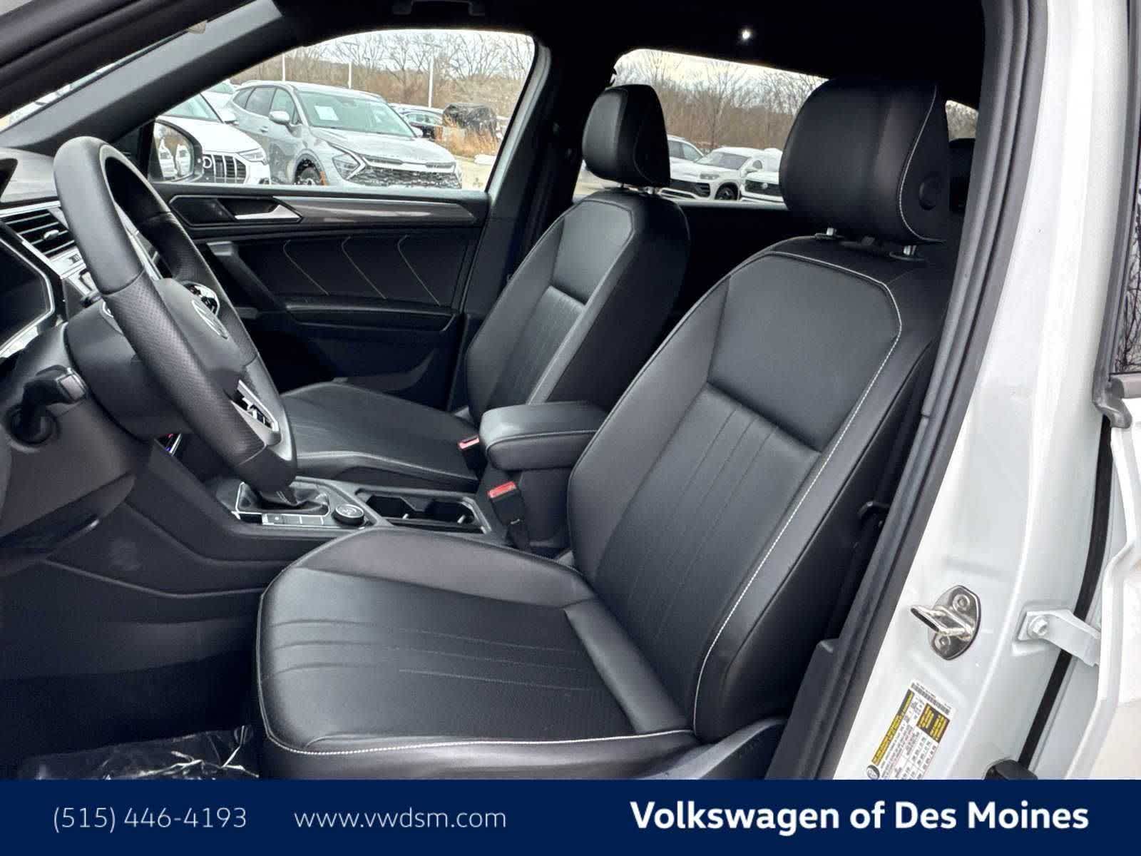 Thumbnail: 2022 Volkswagen Tiguan - 11