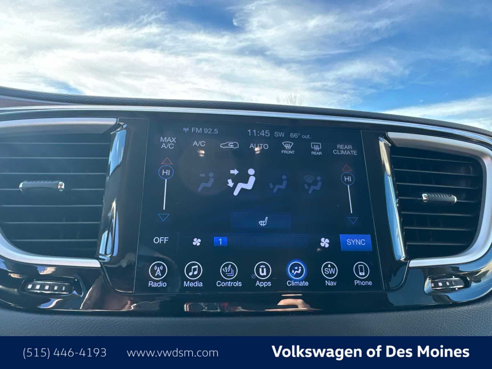 Thumbnail: 2017 Chrysler Pacifica - 18