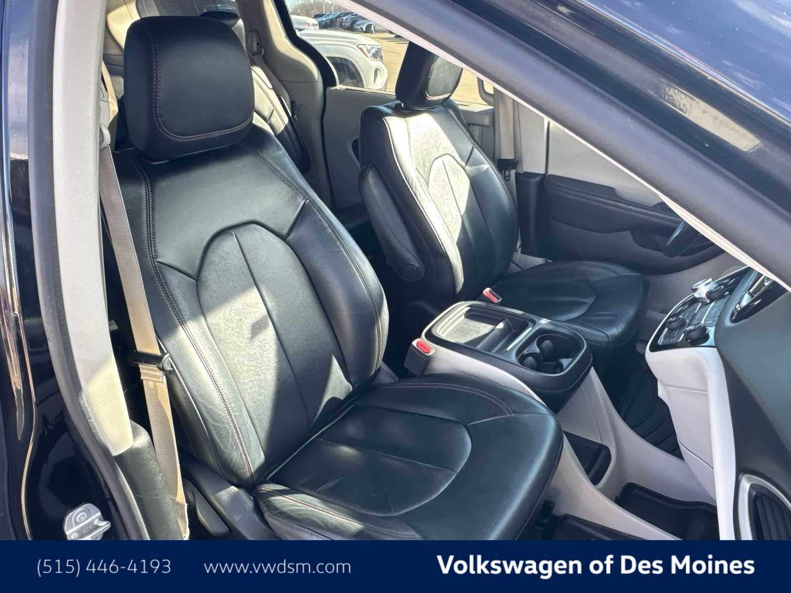 Thumbnail: 2017 Chrysler Pacifica - 15