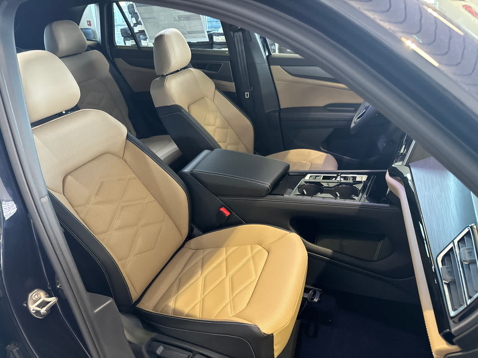 Thumbnail: 2025 Volkswagen Atlas - 14