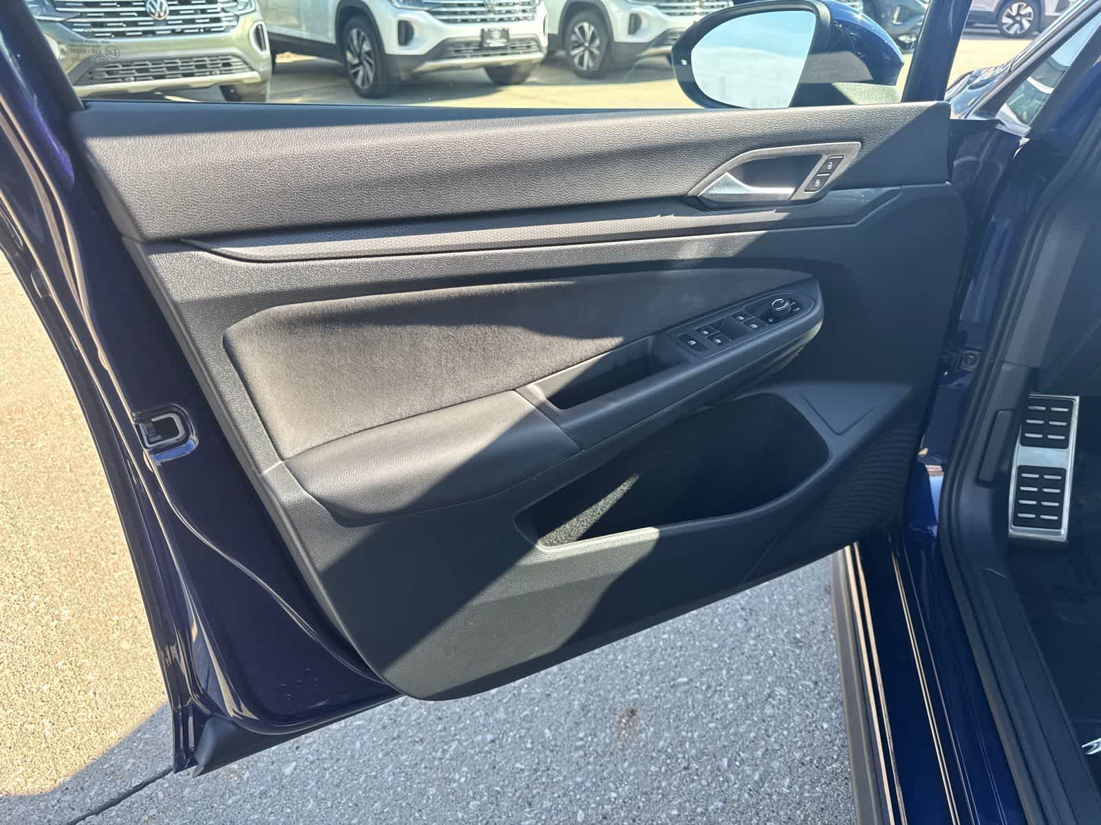 Thumbnail: 2023 Volkswagen Golf - 22