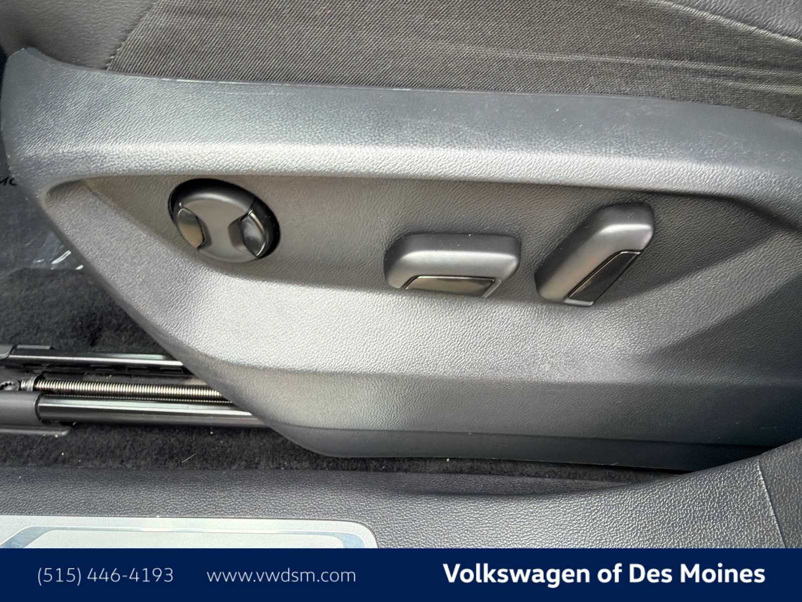 Thumbnail: 2021 Volkswagen Tiguan - 24