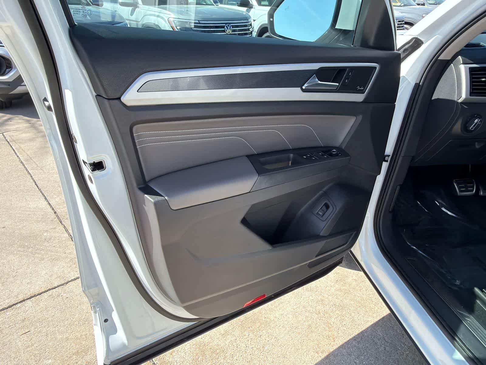 Thumbnail: 2023 Volkswagen Atlas - 22