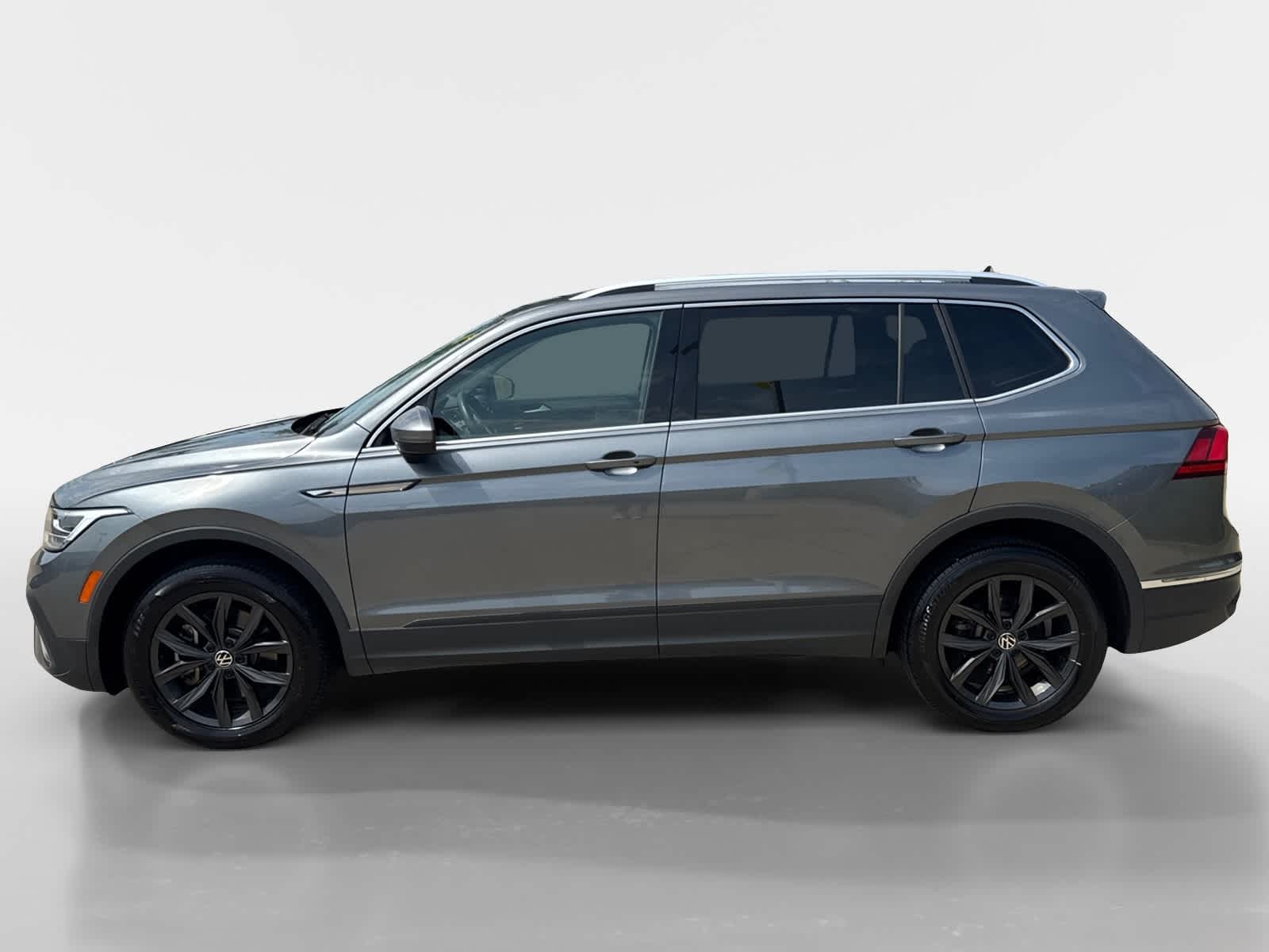 Thumbnail: 2024 Volkswagen Tiguan - 3