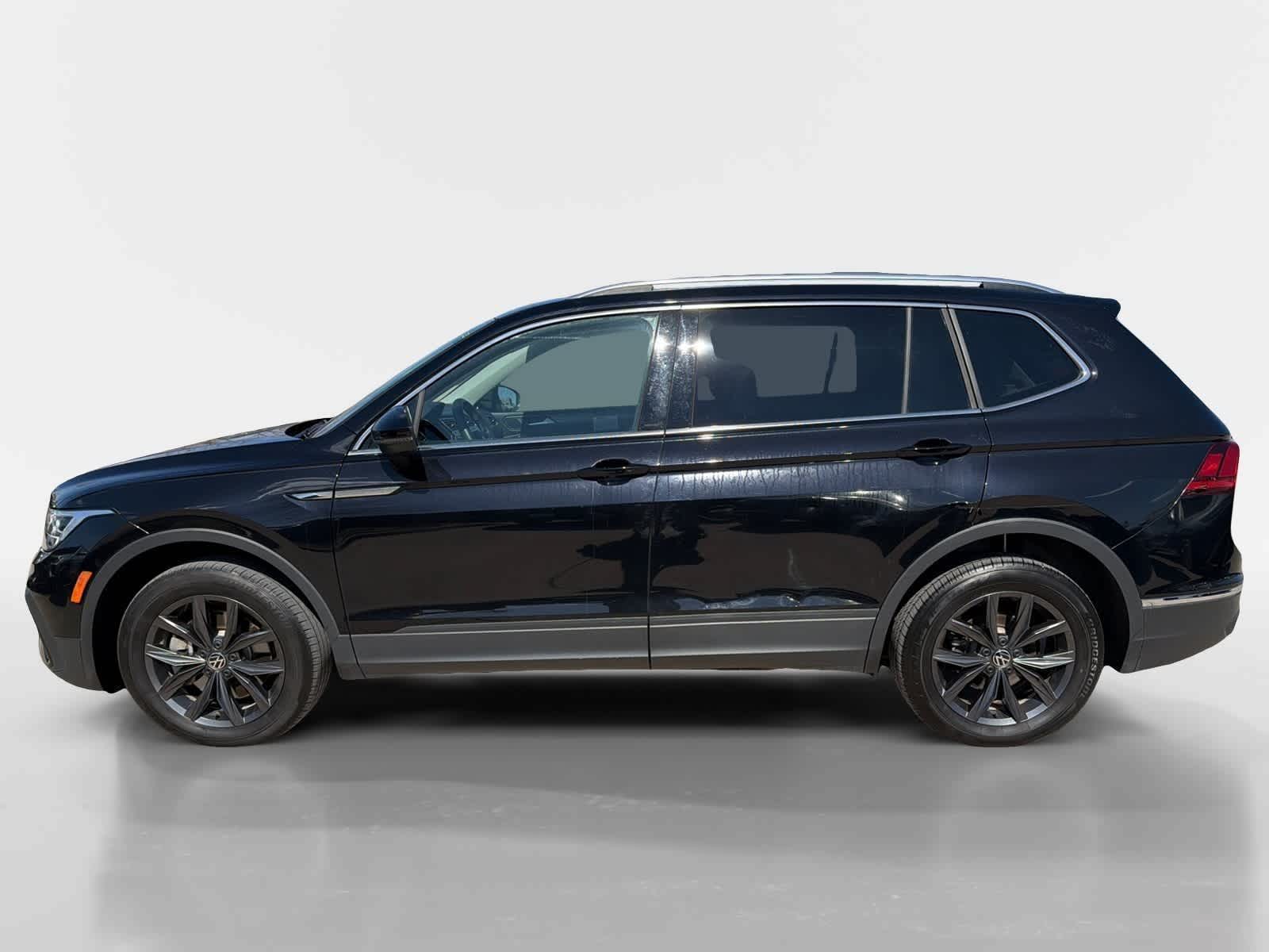 Thumbnail: 2022 Volkswagen Tiguan - 3