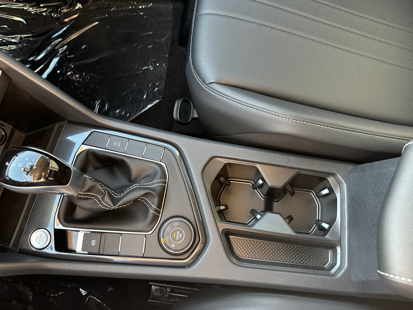 Thumbnail: 2024 Volkswagen Tiguan - 16