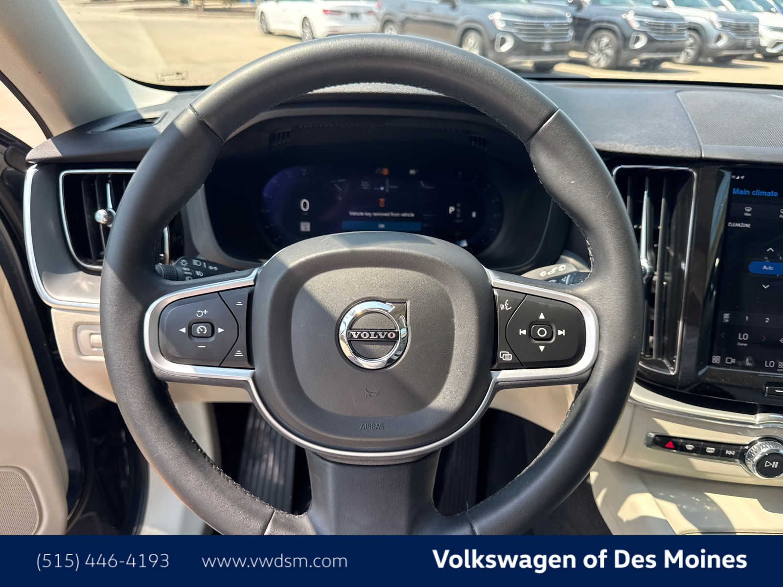 Thumbnail: 2022 Volvo XC60 - 15