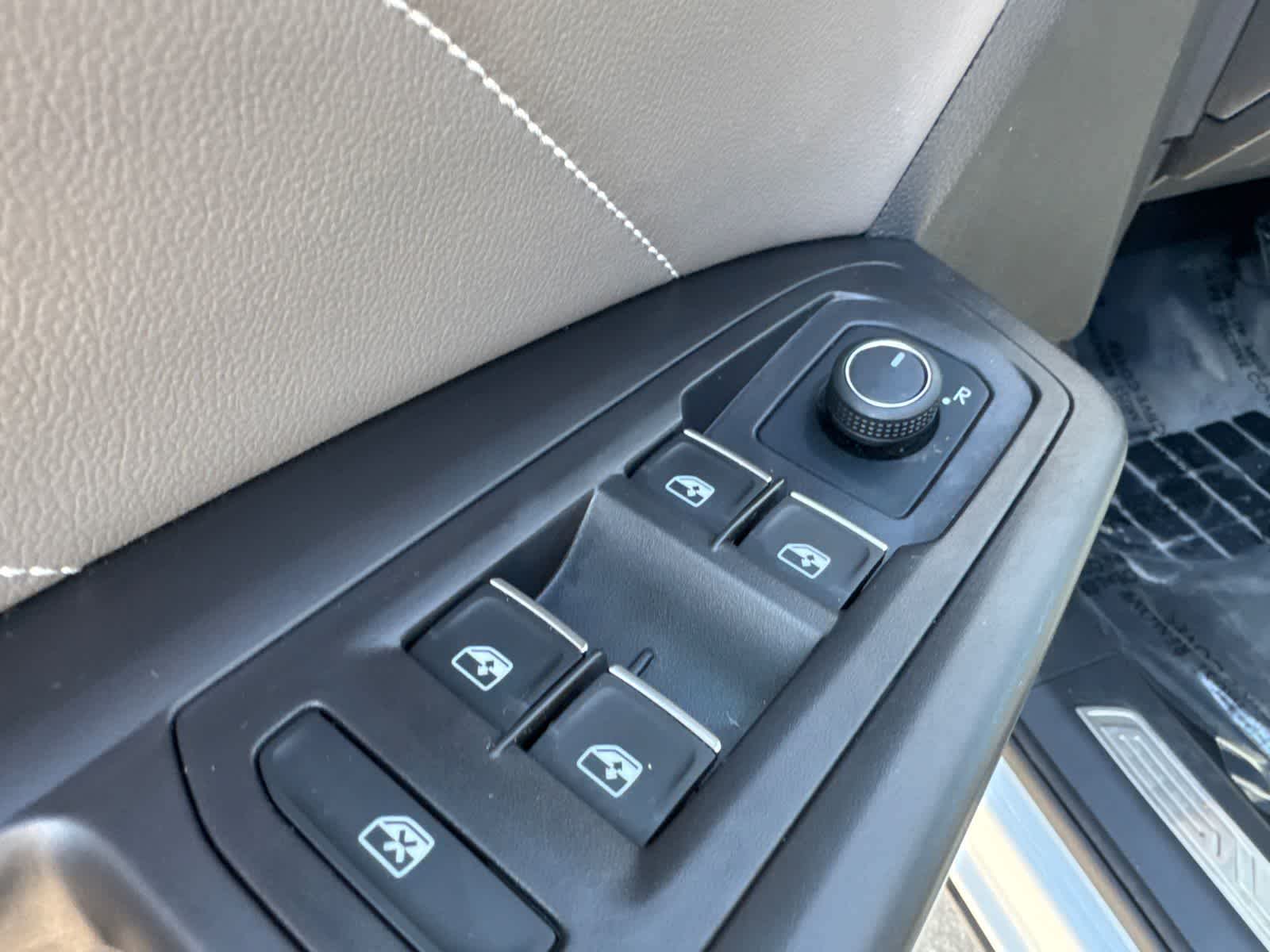 Thumbnail: 2023 Volkswagen Atlas - 24