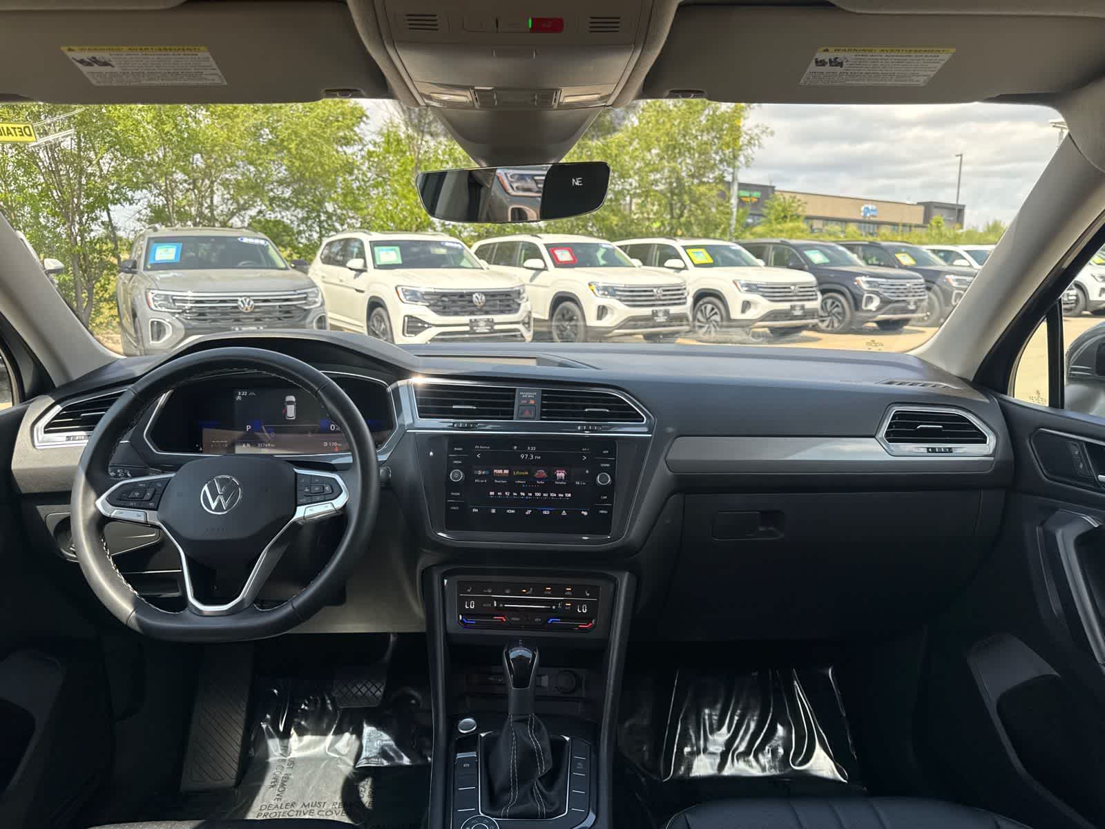 Thumbnail: 2023 Volkswagen Tiguan - 10