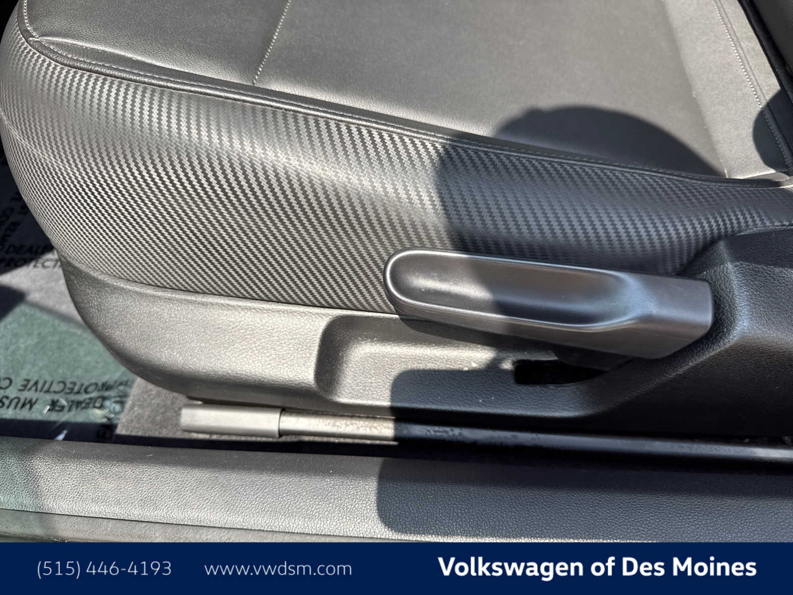 2013 Volkswagen Beetle S 23