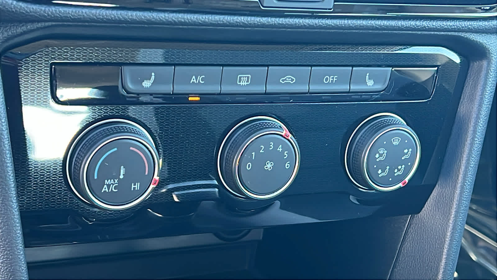 Thumbnail: 2026 Volkswagen Taos - 14