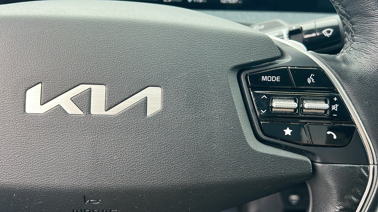 Thumbnail: 2022 Kia EV6 - 20