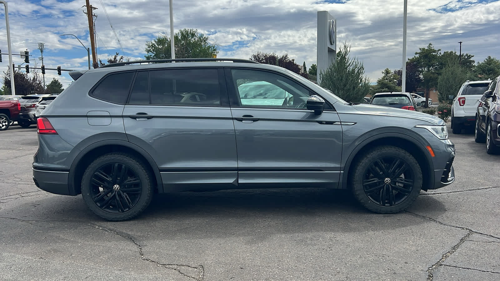 Thumbnail: 2022 Volkswagen Tiguan - 4