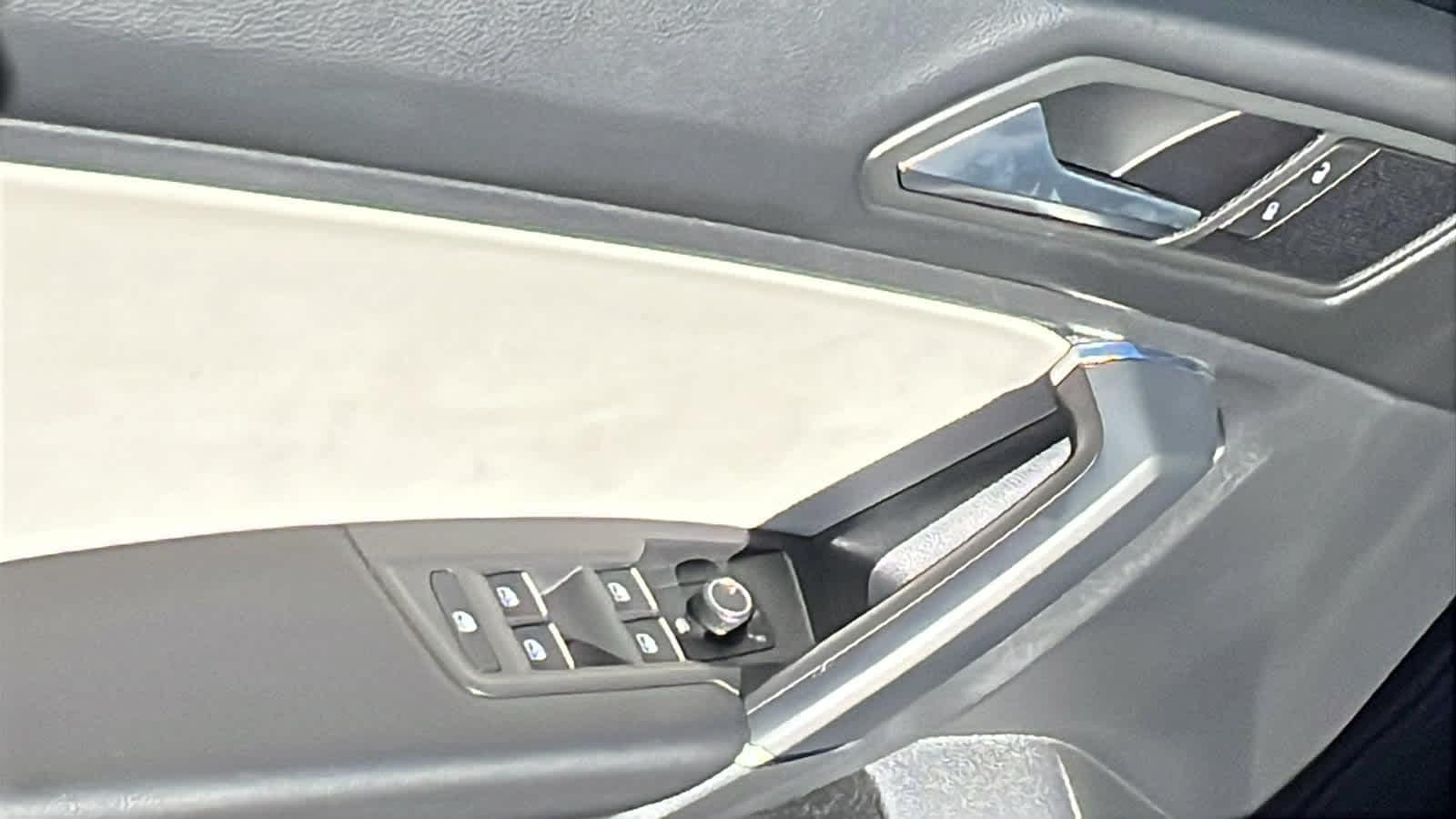 Thumbnail: 2020 Volkswagen Tiguan - 22