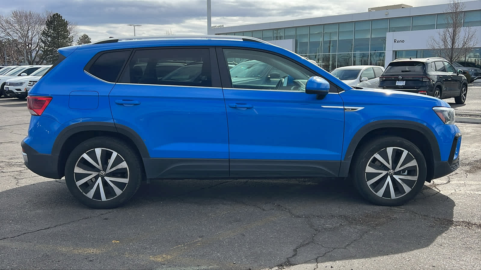 Thumbnail: 2022 Volkswagen Taos - 4