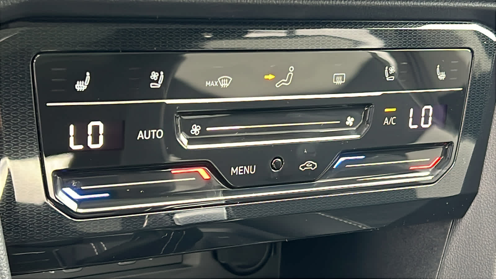 Thumbnail: 2025 Volkswagen Taos - 14