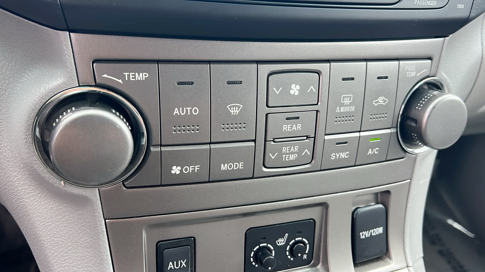 Thumbnail: 2010 Toyota Highlander - 14