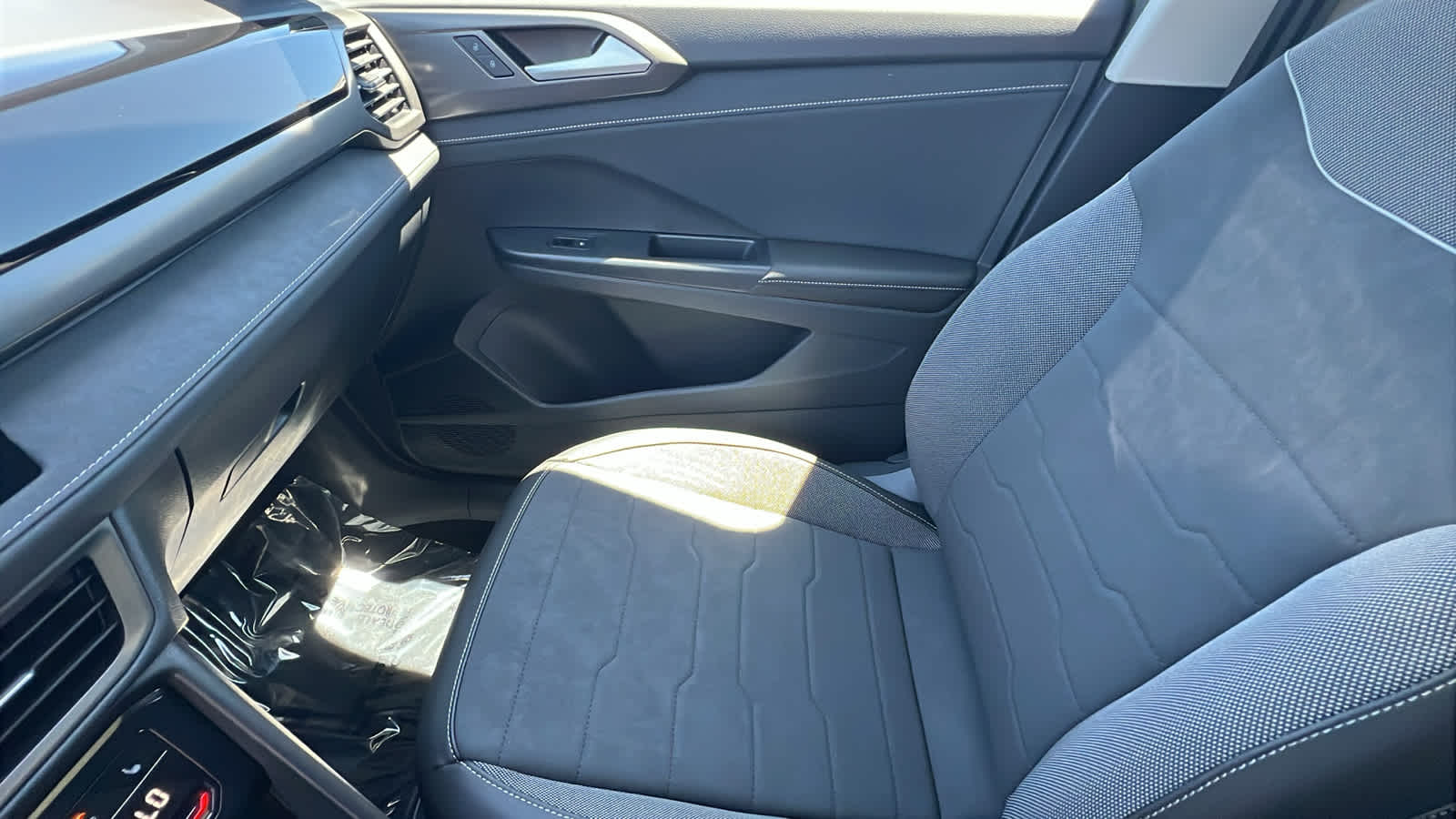 Thumbnail: 2025 Volkswagen Taos - 12