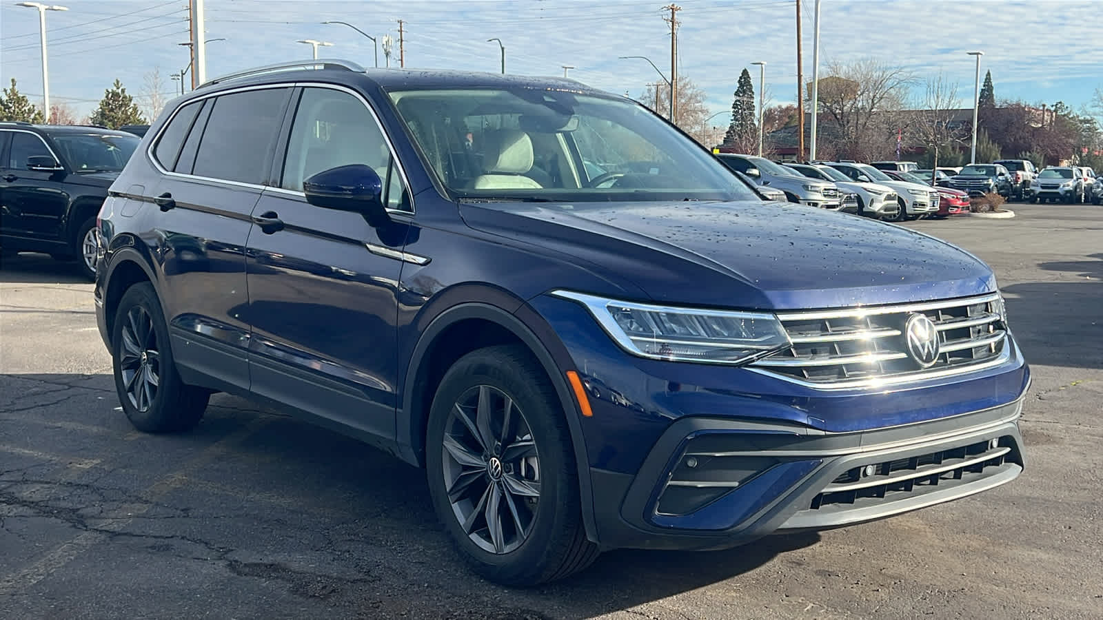 2022 Volkswagen Tiguan SE photo 2