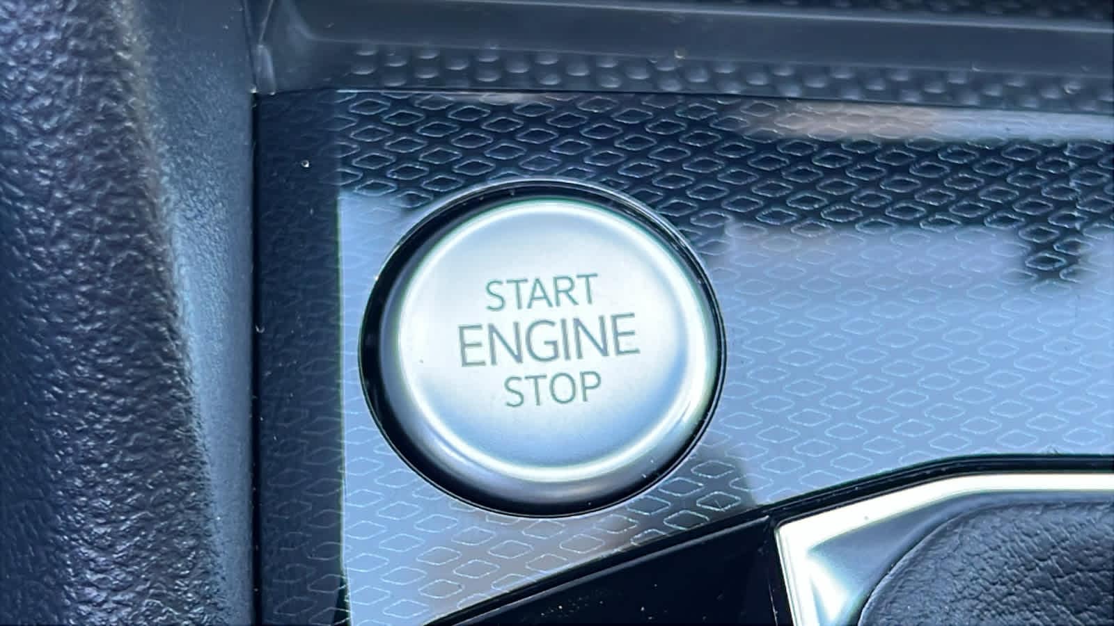 Thumbnail: 2025 Volkswagen Taos - 17