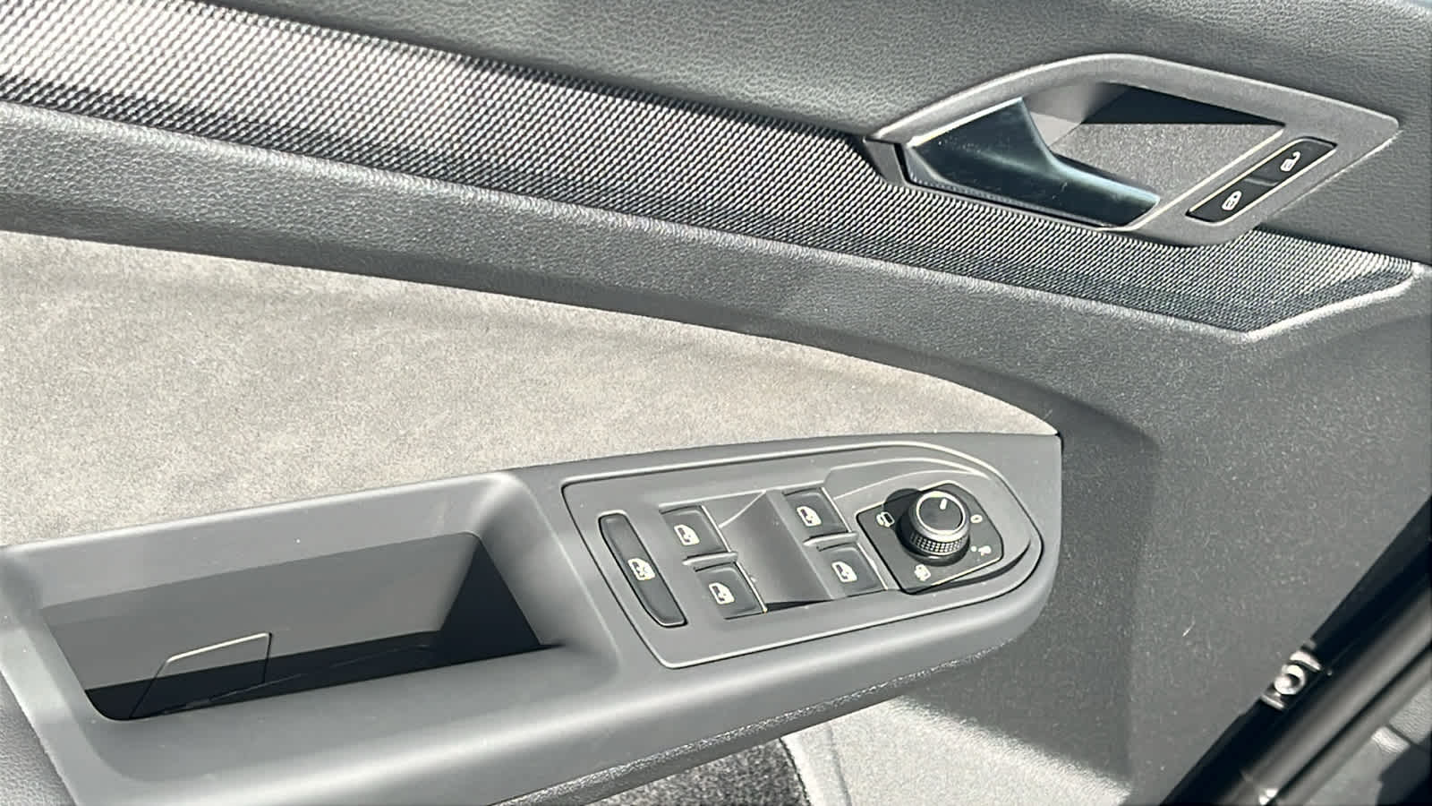 Thumbnail: 2025 Volkswagen Golf - 22