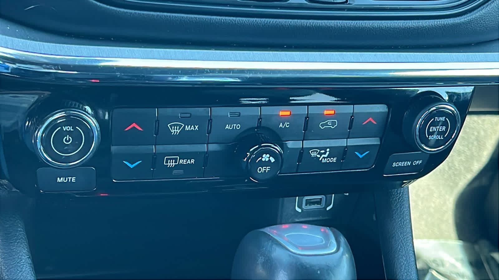 Thumbnail: 2022 Jeep Compass - 14