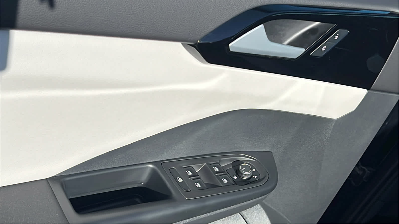 Thumbnail: 2025 Volkswagen Taos - 22